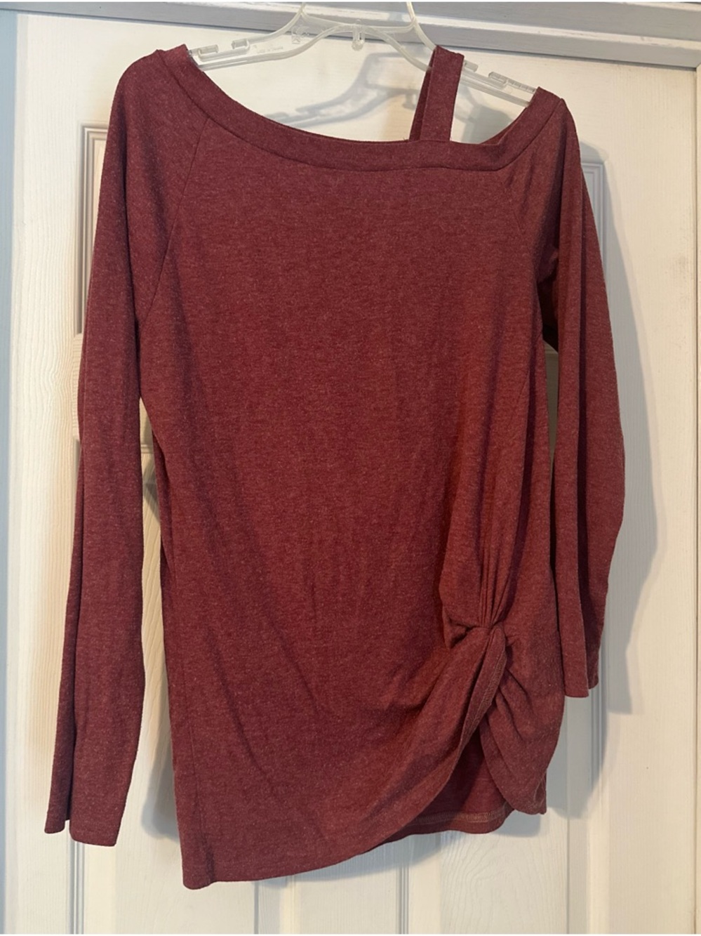 Off-Shoulder Knot Detail Top - maroon